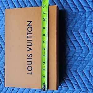 Flat small magnetic box